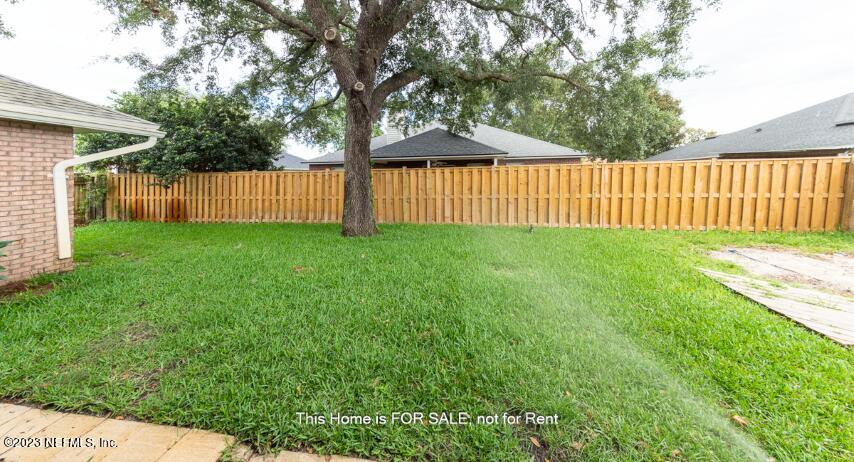 10329 Shelby Creek Road South Jacksonville, FL 32221 - Photo 37 of 41 a view of a backyard with a garden
