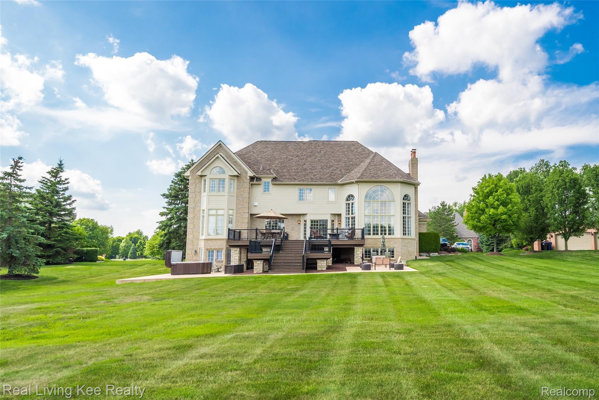 2675 Shorebrook Court Rochester, MI 48306 - Photo 12 of 98 Exteriors (13 of 23).jpg