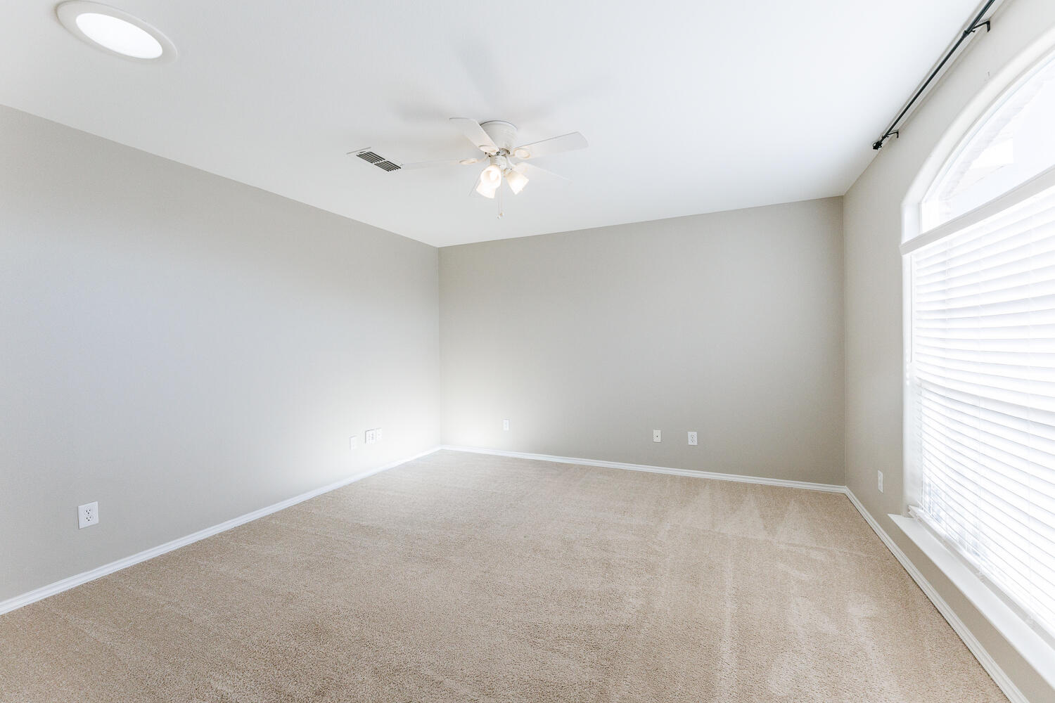 10602 Clinton Avenue Lubbock, TX 79424 - Photo 21 of 45 -