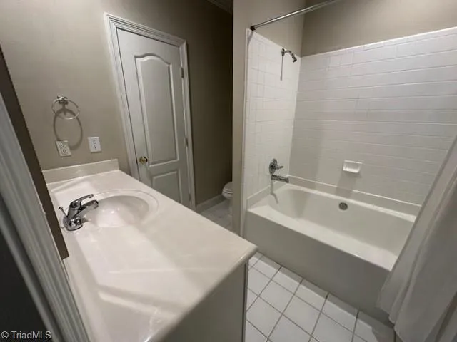 $2,150 | 11 Park Village Lane, Unit D, Greensboro, NC 27455