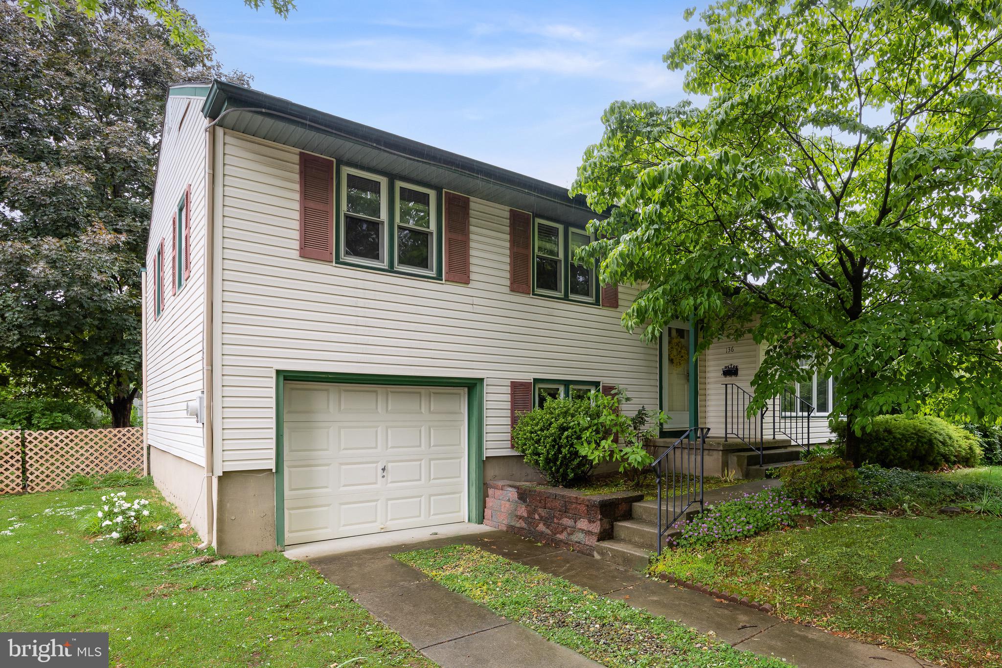 136 Ridge Circle Cherry Hill, NJ 08002 - Photo 2 of 28