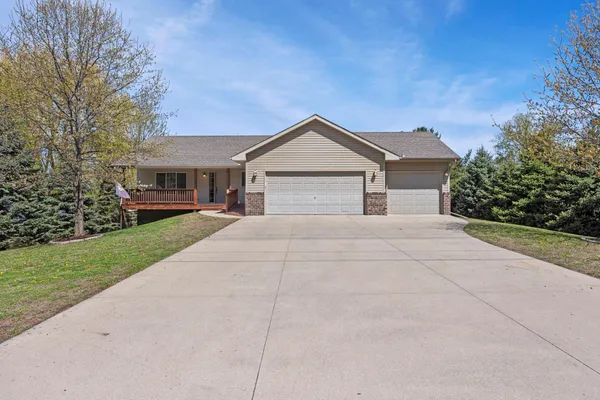 $379,900 | 920 West State Street, Belle Plaine, MN 56011
