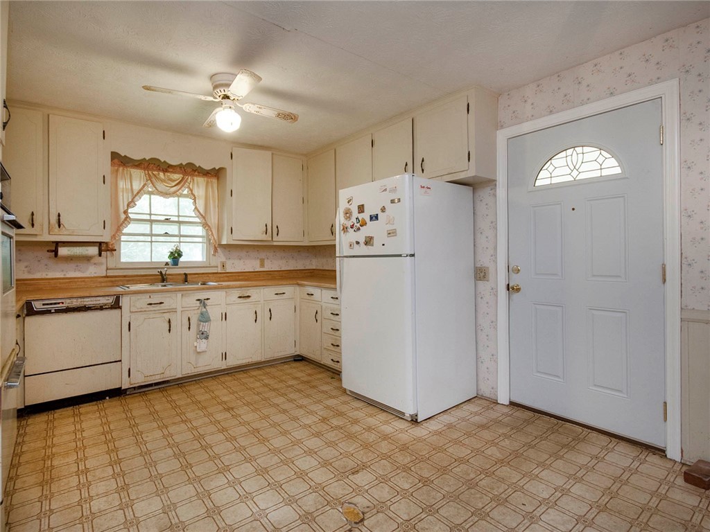 585 Pope Field Road Easley, SC 29642 - Photo 9 of 29 Gallery Image 9