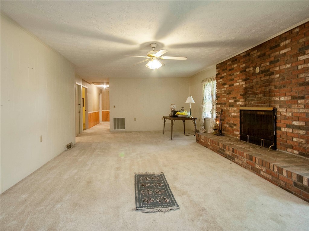 585 Pope Field Road Easley, SC 29642 - Photo 10 of 29 Gallery Image 10