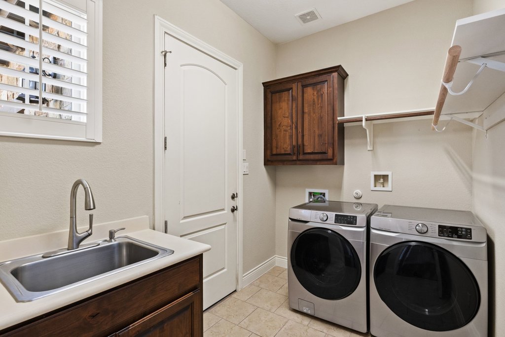 404 Amiata Avenue, Unit 34 Austin, TX 78734 - Photo 20 of 26 a utility room with sink dryer and washer