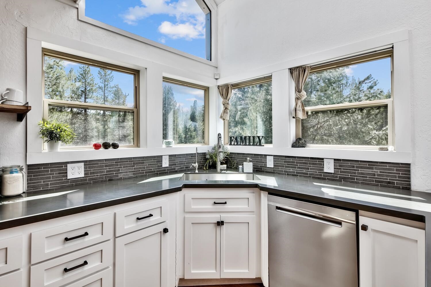 12472 Prosser Dam Road Truckee, CA 96161 - Photo 8 of 16 Gallery Image 8