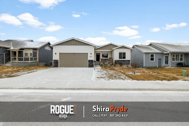 $415,000 | 953 South 5th Avenue, Mills, WY 82644