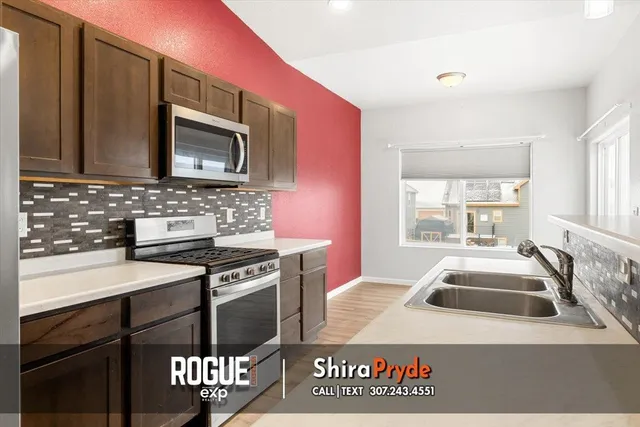 $415,000 | 953 South 5th Avenue, Mills, WY 82644