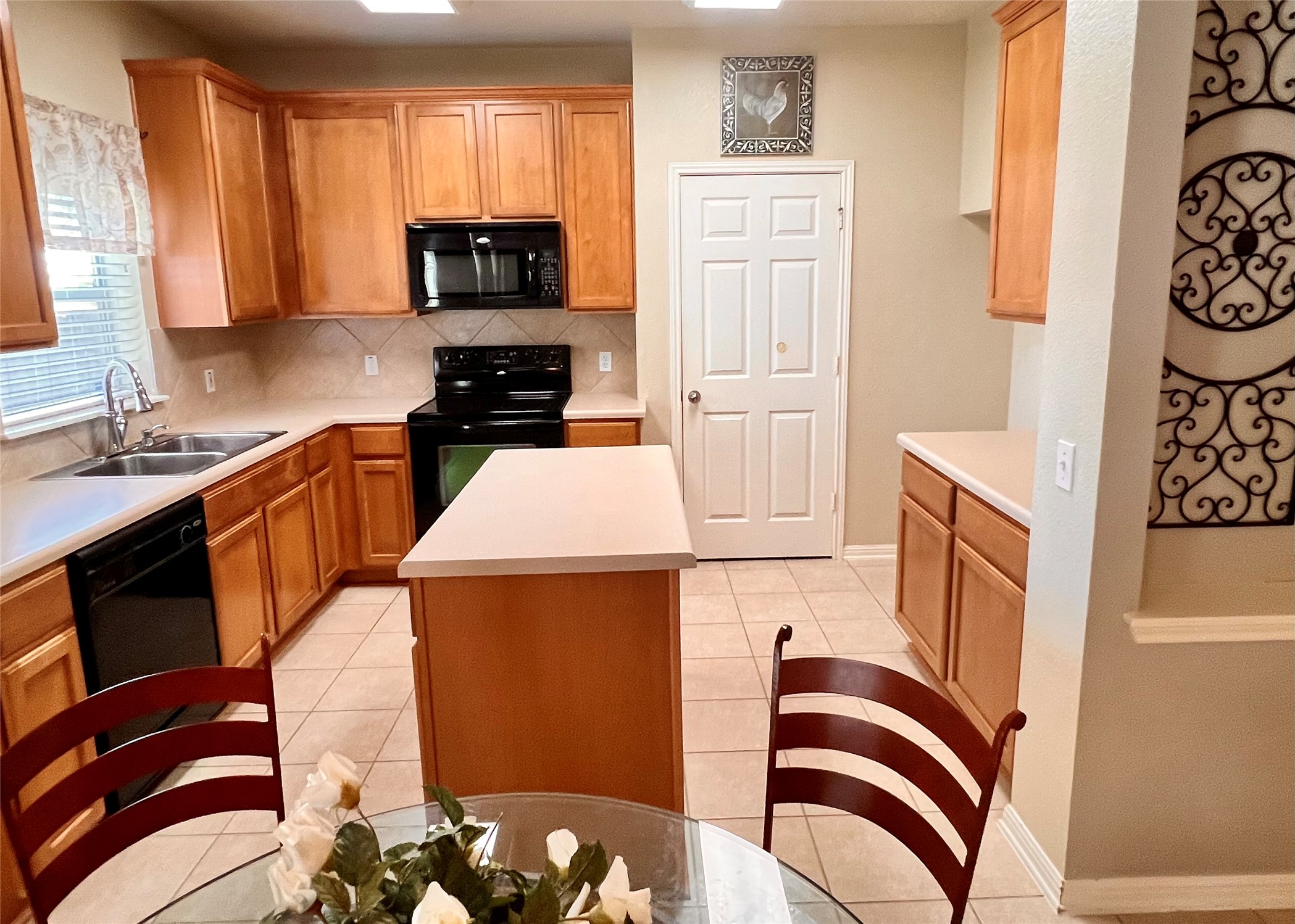 16616 Bridgefarmer Boulevard Pflugerville, TX 78660 - Photo 4 of 36 a kitchen with a refrigerator and a stove top oven