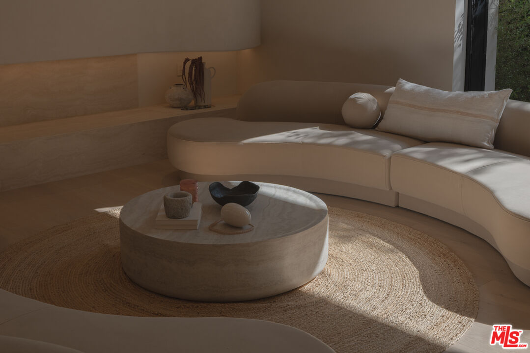 17177 Adlon Road Encino, CA 91436 - Photo 3 of 20