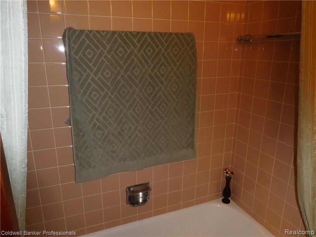 8242 Harding Street Taylor, MI 48180 - Photo 11 of 20 011-DSCN2421.JPG