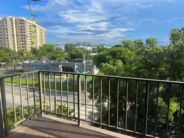 $1,645 | 1465 Northeast 123rd Street, Unit 515, North Miami, FL 33161
