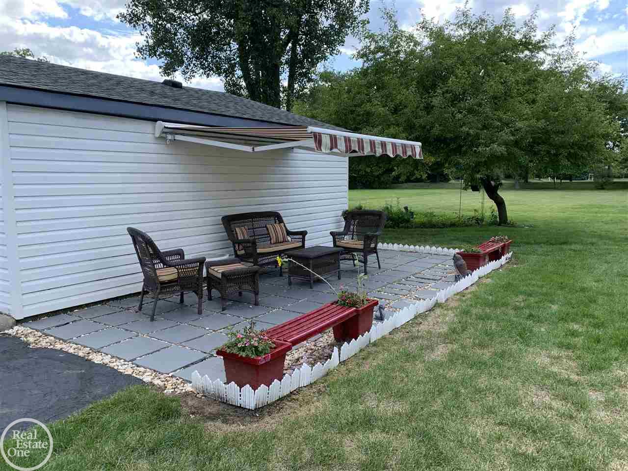 1881 Milverton Road Troy, MI 48083 - Photo 9 of 22 50019925-8.JPG