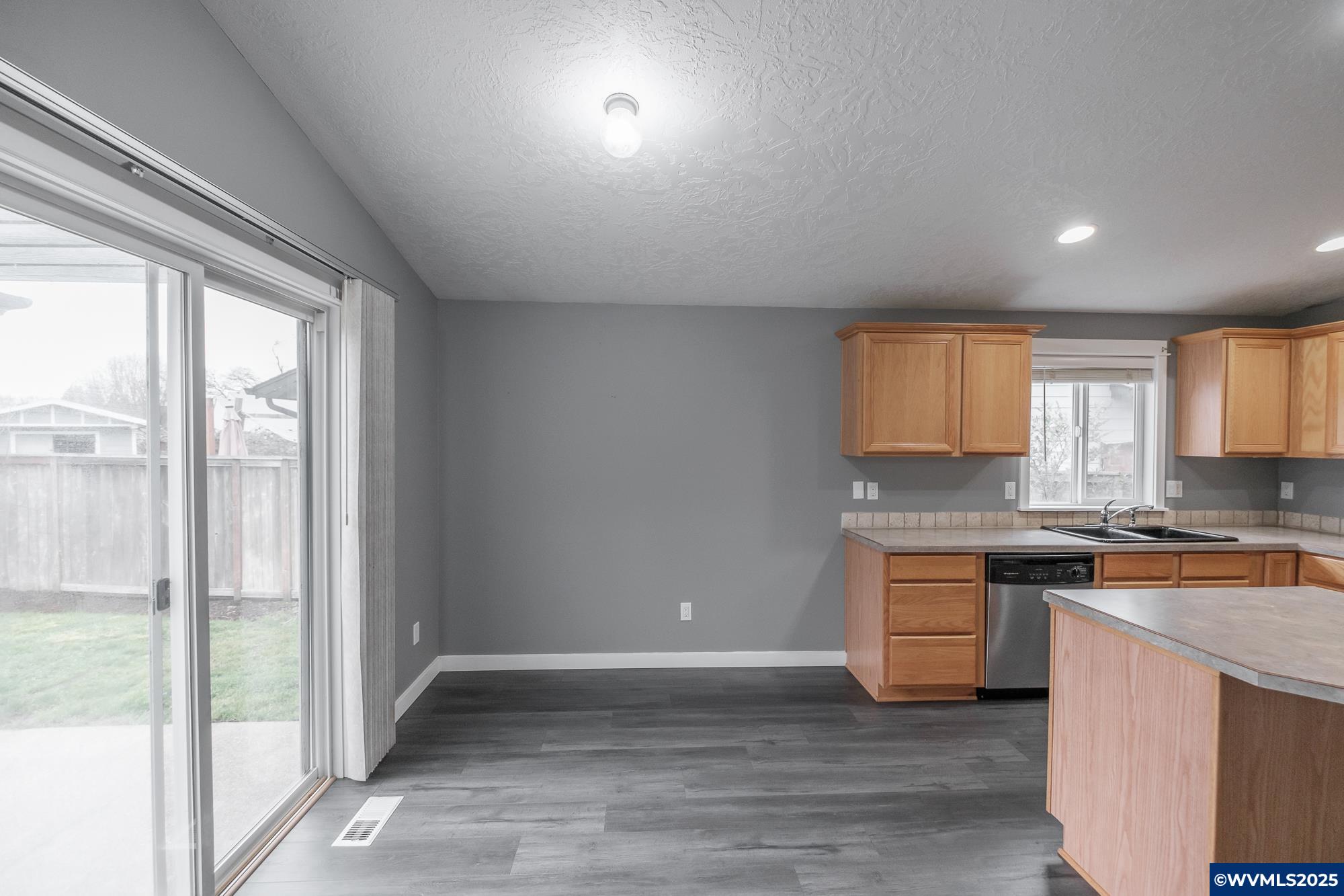 528 Northeast Breezy Way Albany, OR 97322 - Photo 21 of 48