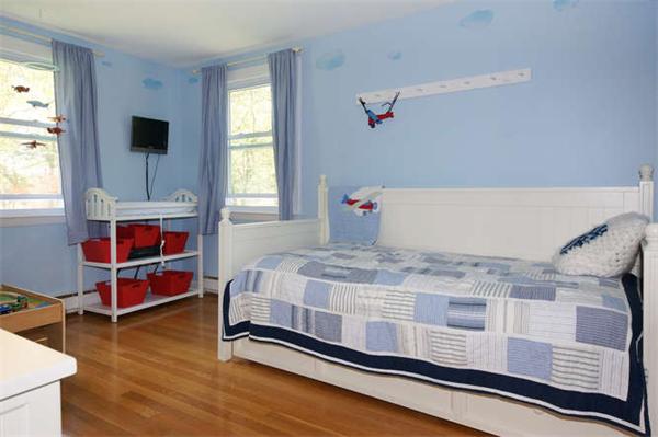 7 Robert Road Holliston, MA 01746 - Photo 7 of 21 Gallery Image 7