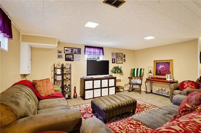 $299,900 | 104 Thorncrest Drive, McKees Rocks, PA 15136