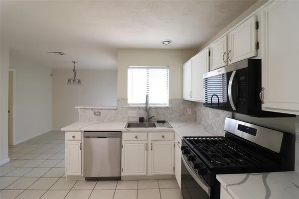 $2,150 | 7514 Beverly Drive, Rowlett, TX 75089
