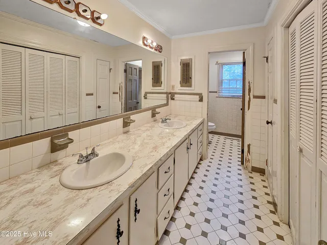 $285,000 | 203 Crescent Drive, Windsor, NC 27983