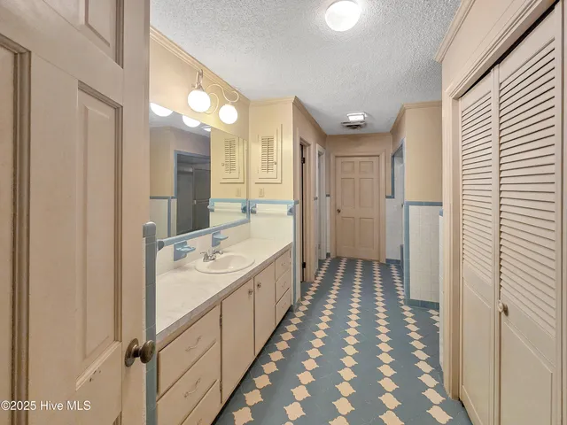 $285,000 | 203 Crescent Drive, Windsor, NC 27983