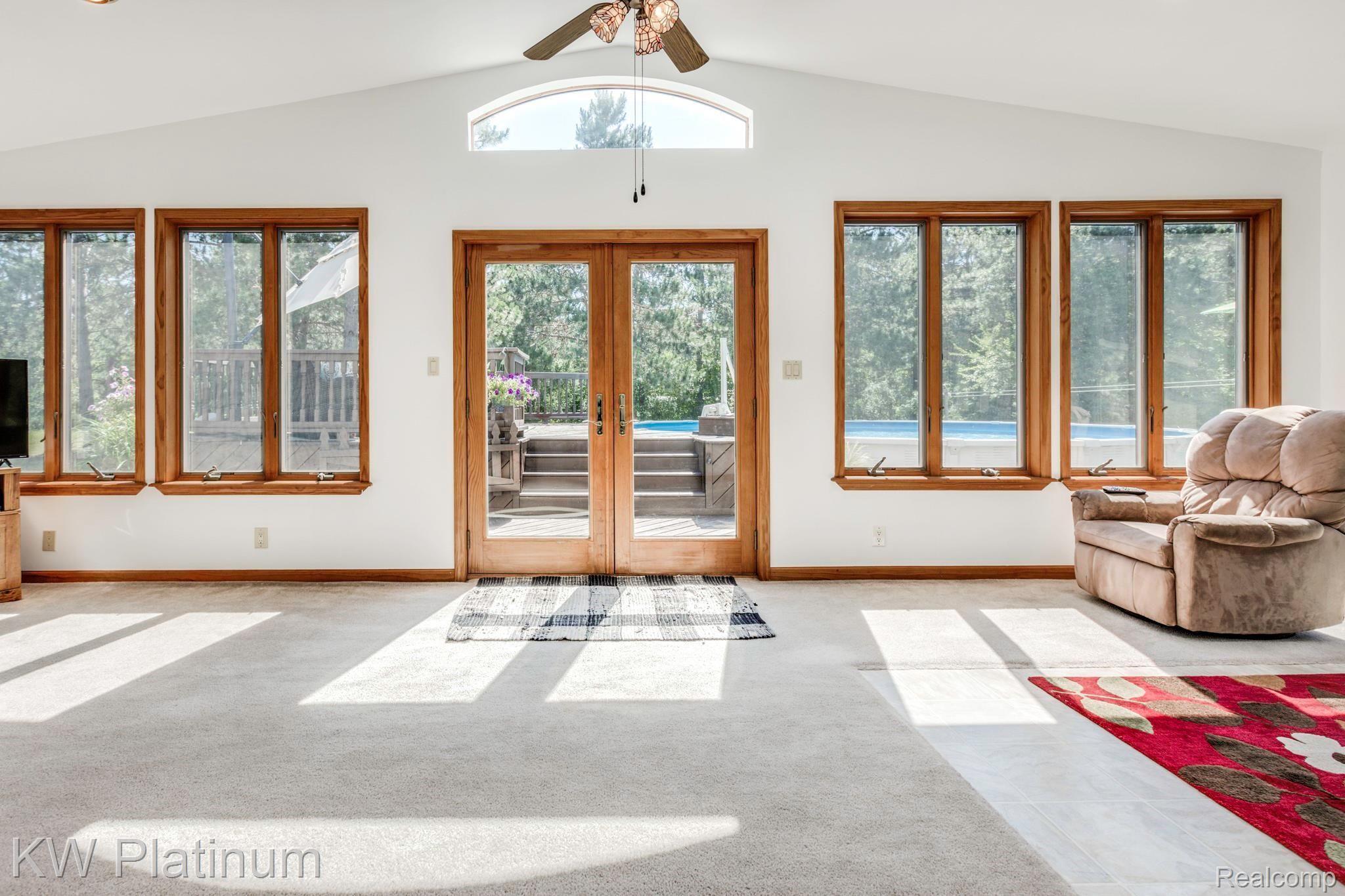 6698 Kilburn Road Jeddo, MI 48032 - Photo 11 of 37 family room view 4.jpg