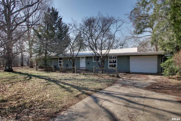 $239,900 | 740 Edgewood Drive, Quincy, IL 62301