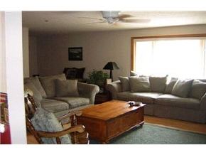 634 Hackett Hill Road, Unit 634 Manchester, NH 03102 - Photo 3 of 9 Gallery Image 3