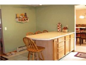 634 Hackett Hill Road, Unit 634 Manchester, NH 03102 - Photo 5 of 9 Gallery Image 5