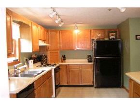 634 Hackett Hill Road, Unit 634 Manchester, NH 03102 - Photo 6 of 9 Gallery Image 6