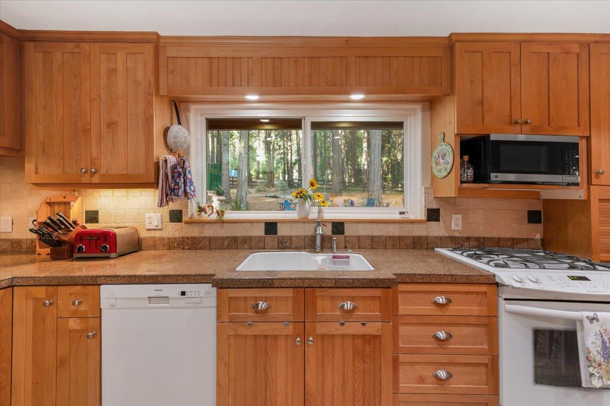 15188 North Bloomfield Road Nevada City, CA 95959 - Photo 17 of 73
