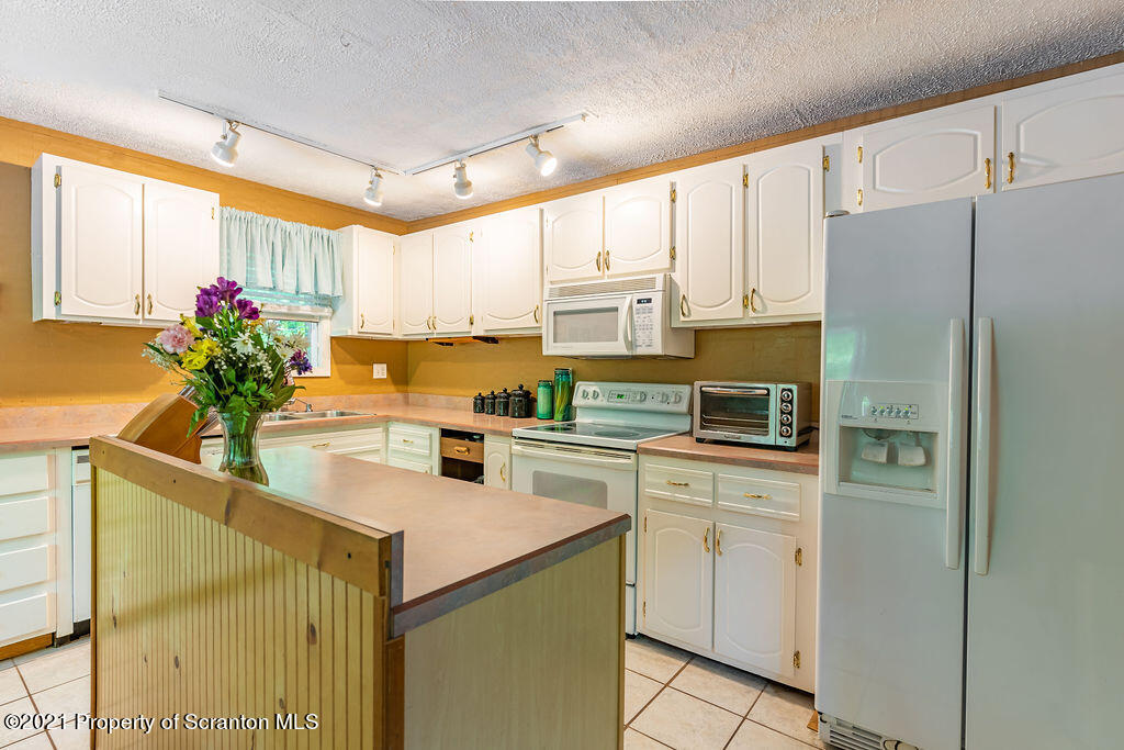 918 Goose Pond Road Lake Ariel, PA 18436 - Photo 7 of 29 Gallery Image 7