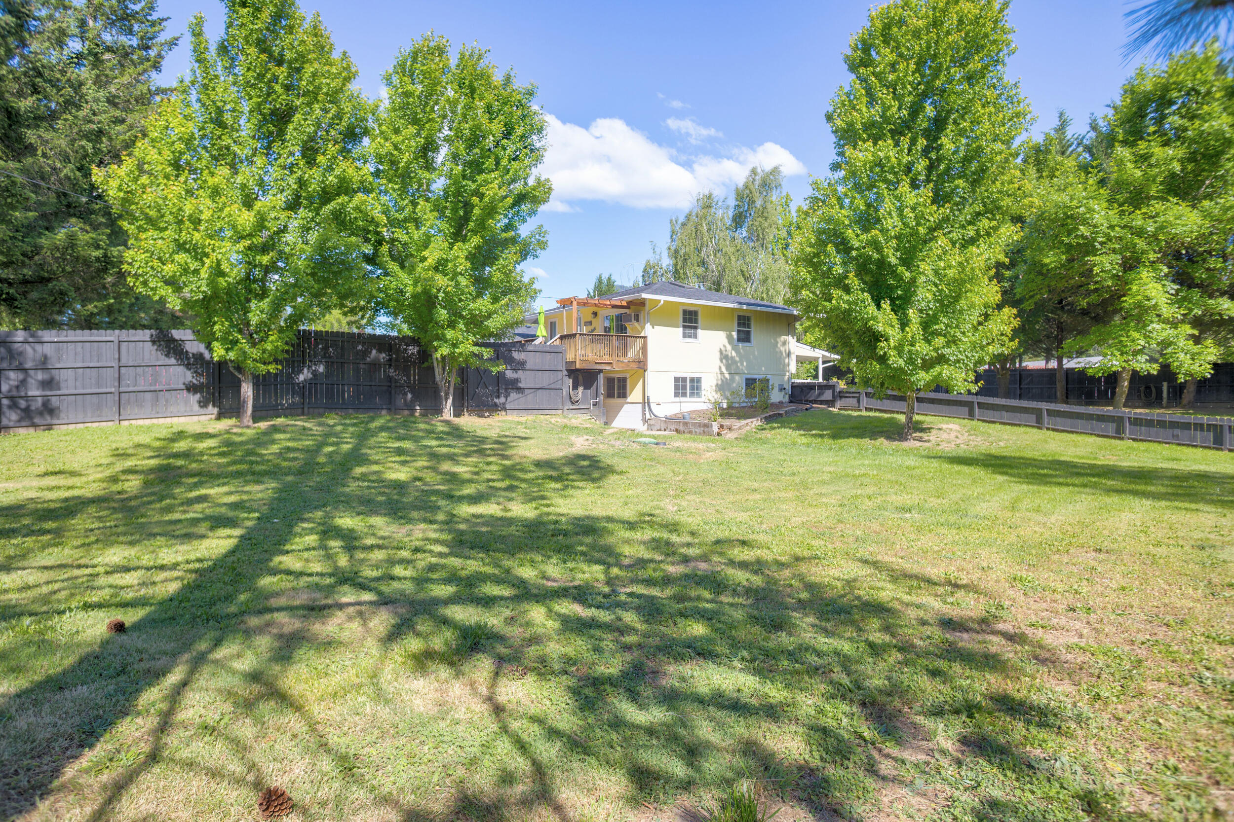 255 Queens Branch Road Rogue River, OR 97537 - Photo 32 of 60 a swimming pool with trees in the background