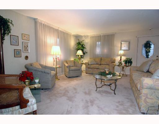 553 Georgetown Road Canonsburg, PA 15317 - Photo 3 of 8 Living Room.
