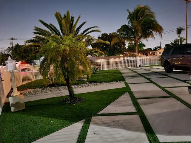 a view of a yard and entertaining space