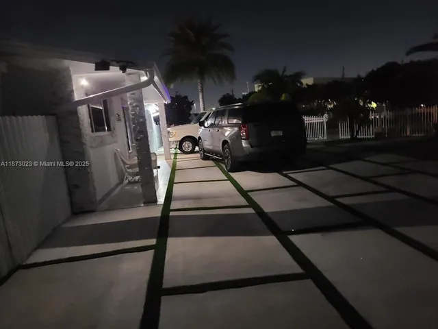 a en suite bathroom with a sink and a mirror