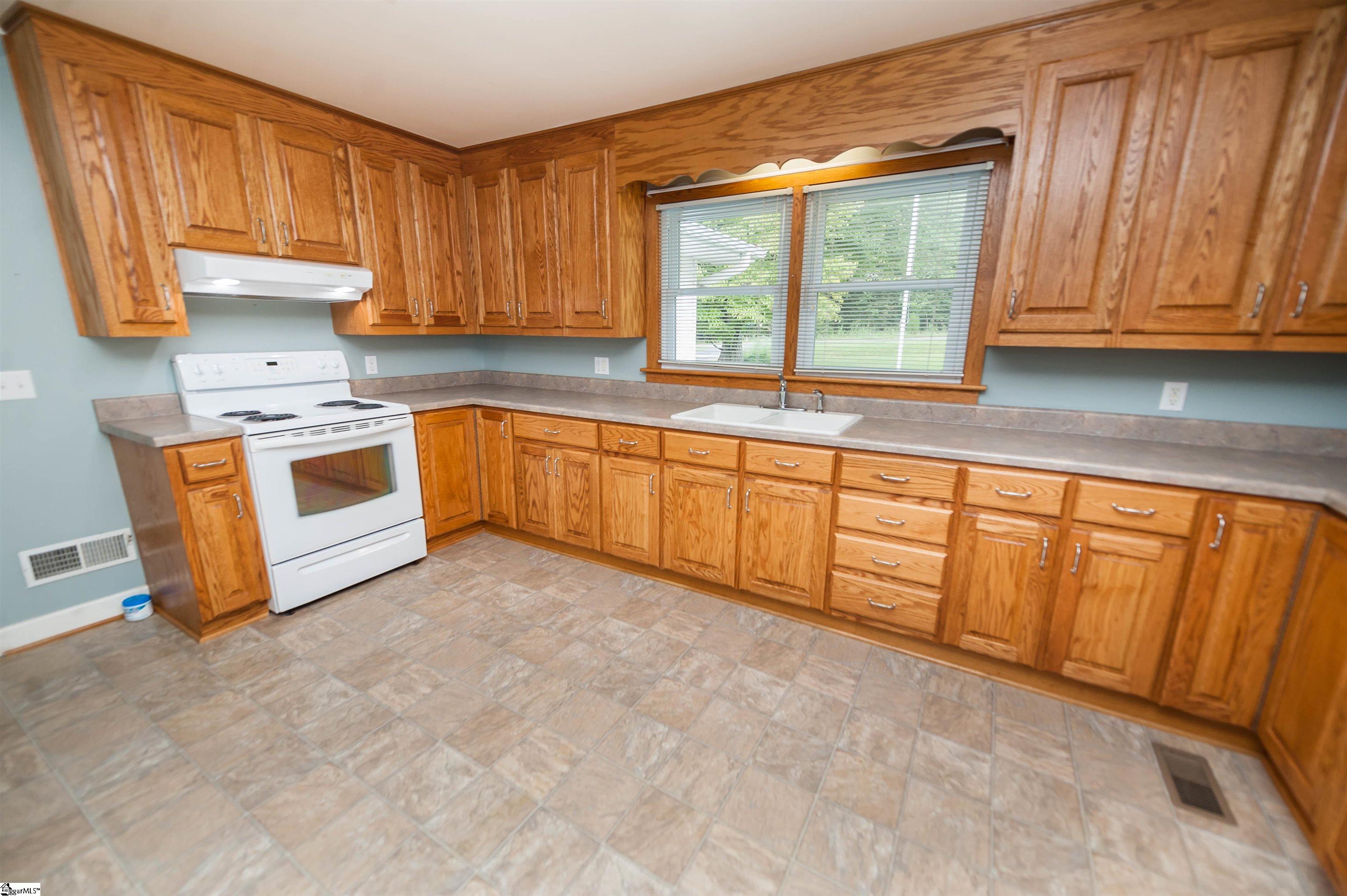 791 Lyman Road Inman, SC 29349 - Photo 6 of 35