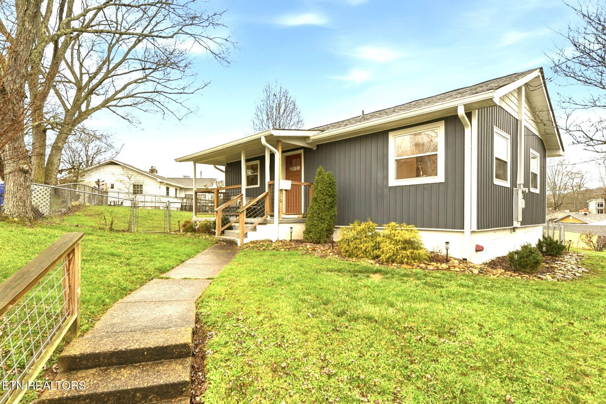 110 Parma Road Oak Ridge, TN 37830 - Photo 2 of 23 a front view of house with yard