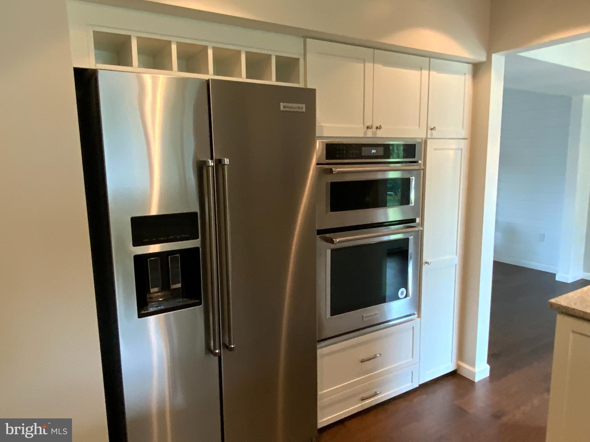 206 Lopax Road Harrisburg, PA 17112 - Photo 14 of 26 Convection oven/microwave