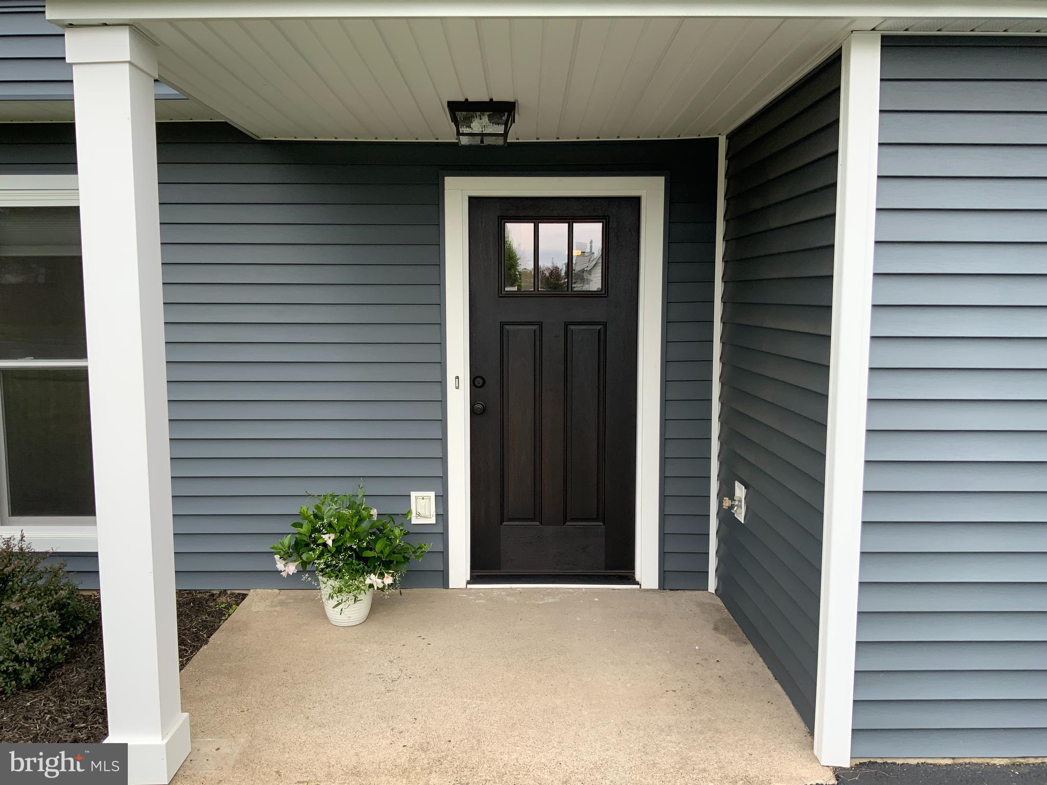 206 Lopax Road Harrisburg, PA 17112 - Photo 4 of 26 Welcoming front entrance