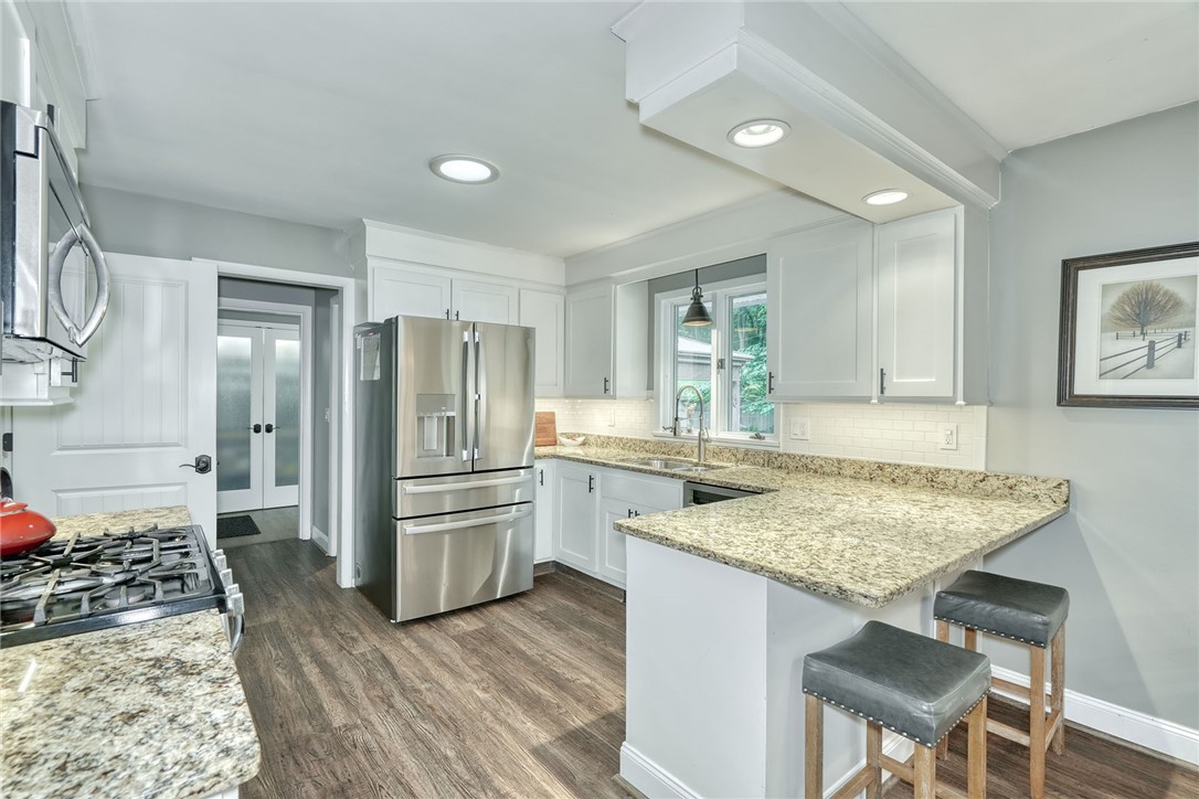 175 Longview Drive Webster, NY 14580 - Photo 16 of 47 beautiful updated kitchen is open to the dining sp
