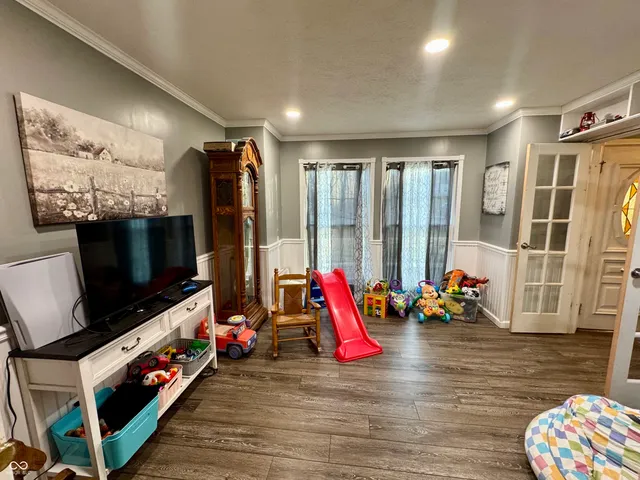 $360,000 | 401 San Carlos Drive, Greenwood, IN 46142