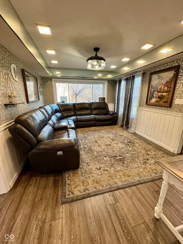 $360,000 | 401 San Carlos Drive, Greenwood, IN 46142