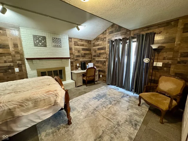 $360,000 | 401 San Carlos Drive, Greenwood, IN 46142