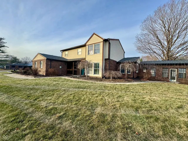 $360,000 | 401 San Carlos Drive, Greenwood, IN 46142