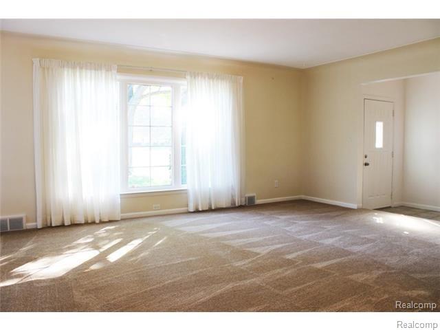 35895 Garfield Road Clinton Township, MI 48035 - Photo 10 of 22 living room 2.jpg
