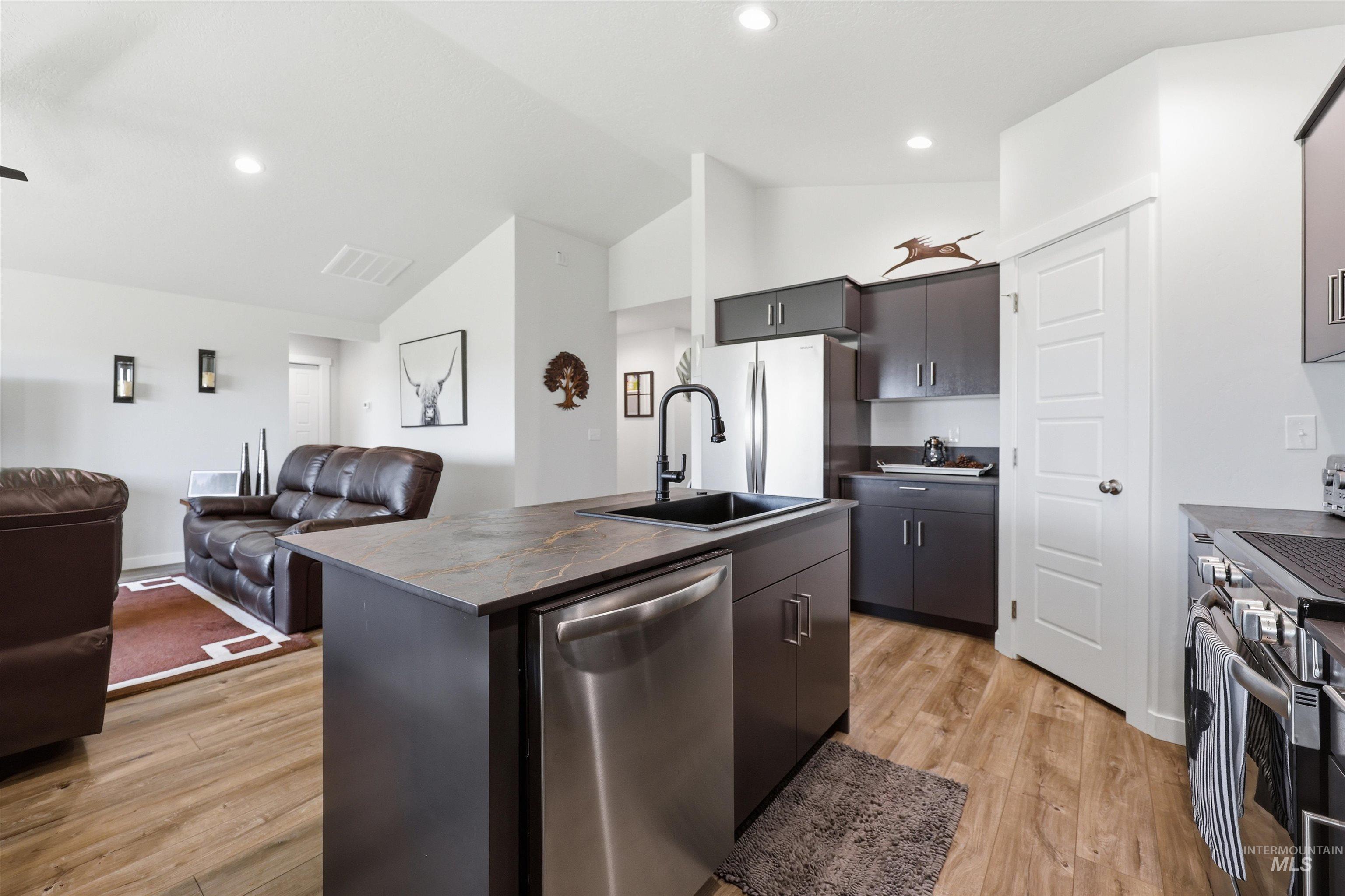 3811 West Maypearl Street Meridian, ID 83642 - Photo 20 of 39 Kitchen
