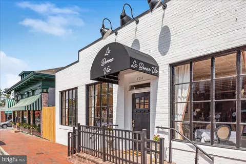 $825,000 | 1420 Cuttermill Court, Herndon, VA 20170