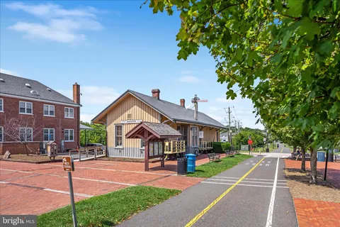 $825,000 | 1420 Cuttermill Court, Herndon, VA 20170