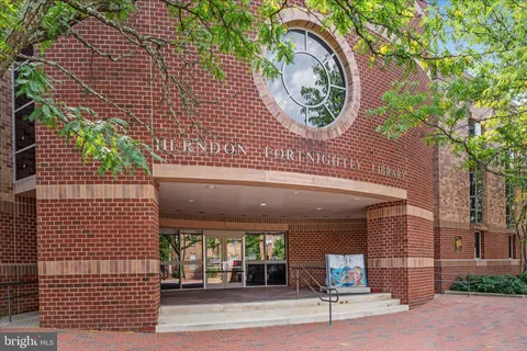 $825,000 | 1420 Cuttermill Court, Herndon, VA 20170