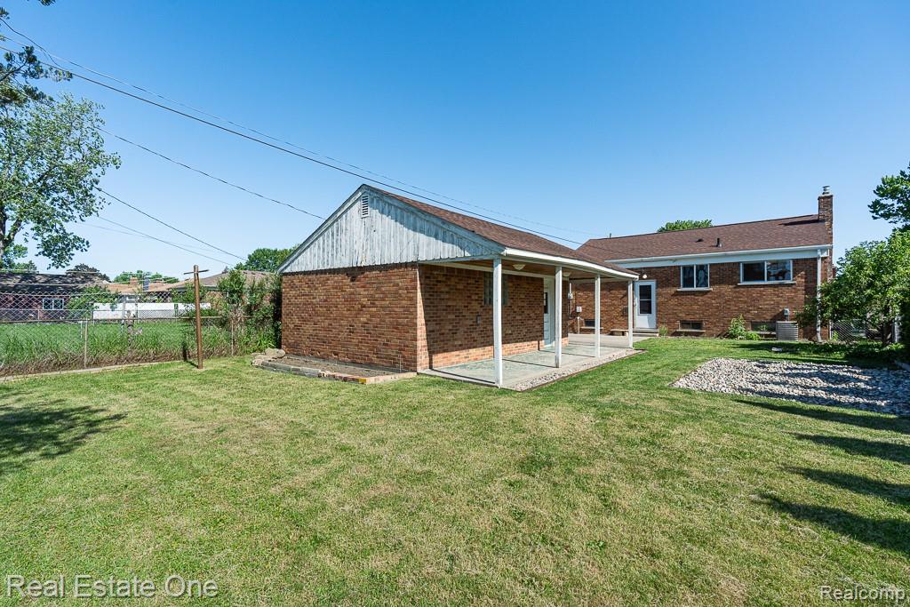 8272 Racine Road Warren, MI 48093 - Photo 39 of 46