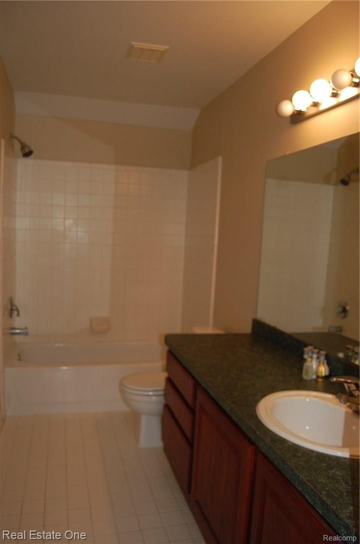 17020 Farmington Road, Unit 6 Livonia, MI 48154 - Photo 16 of 18 DSC_0722.JPG